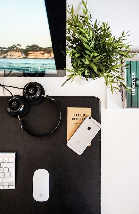 5 Decor Ideas To Make Your Cubicle Feel More Like Home