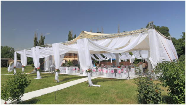 10 Reasons To Have Your Wedding In A Marquee